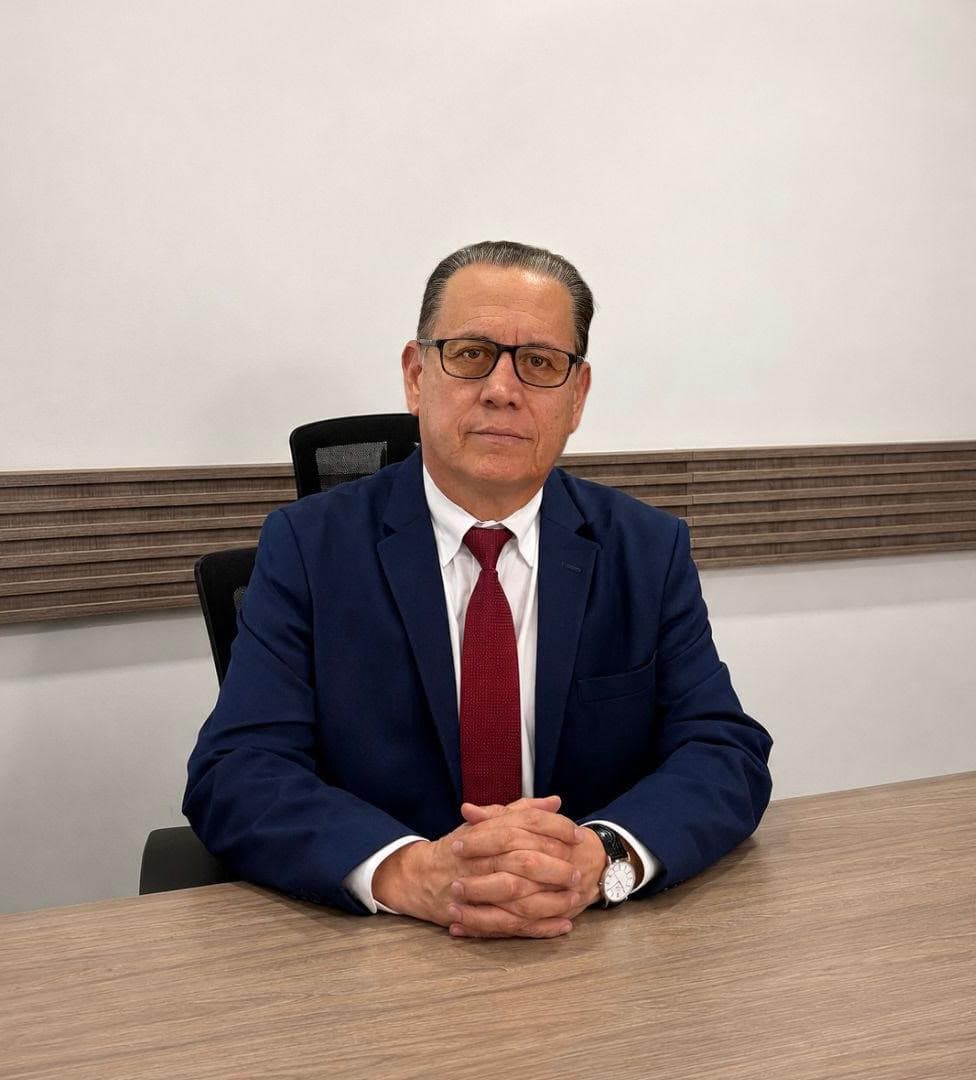 Dr. Carlos Pazmiño